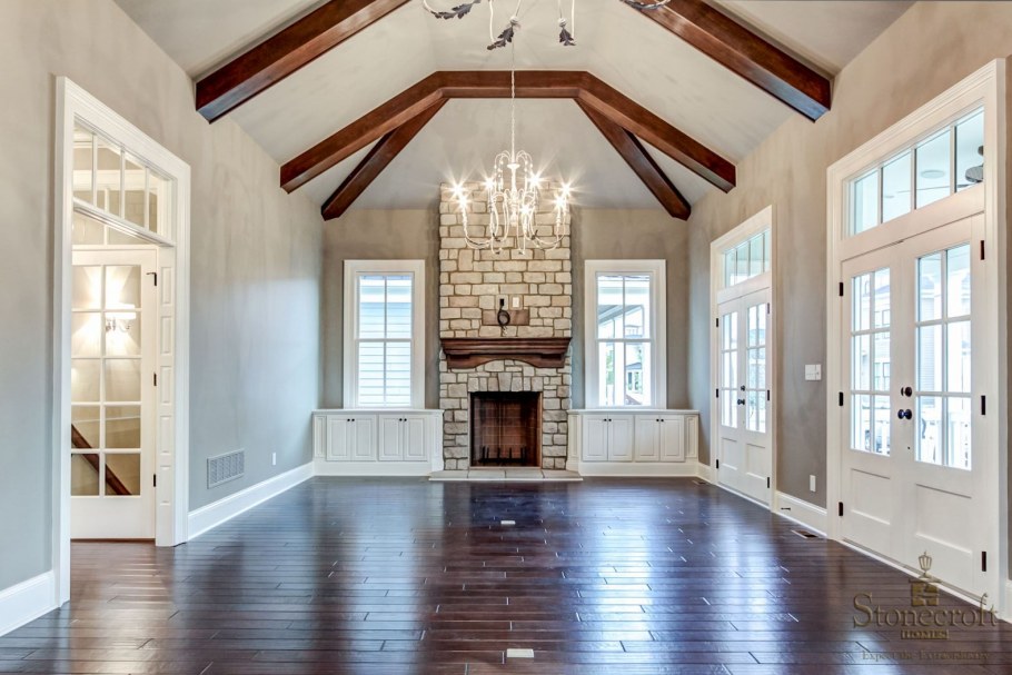 Стиль спальни с лепниной лофт