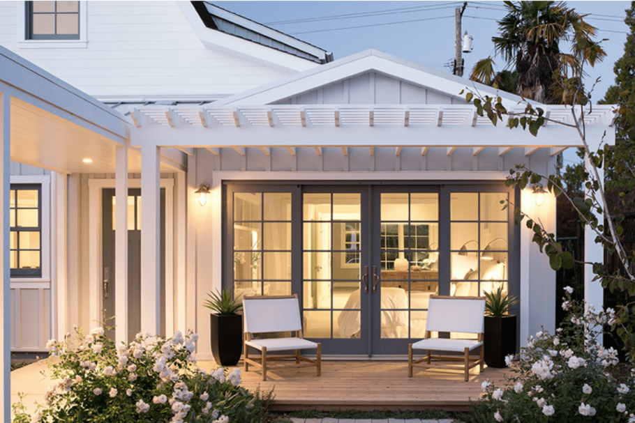 Светлый дом с террасой