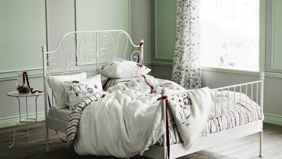 Интерьер спальни икеа ЛЕЙРВИК