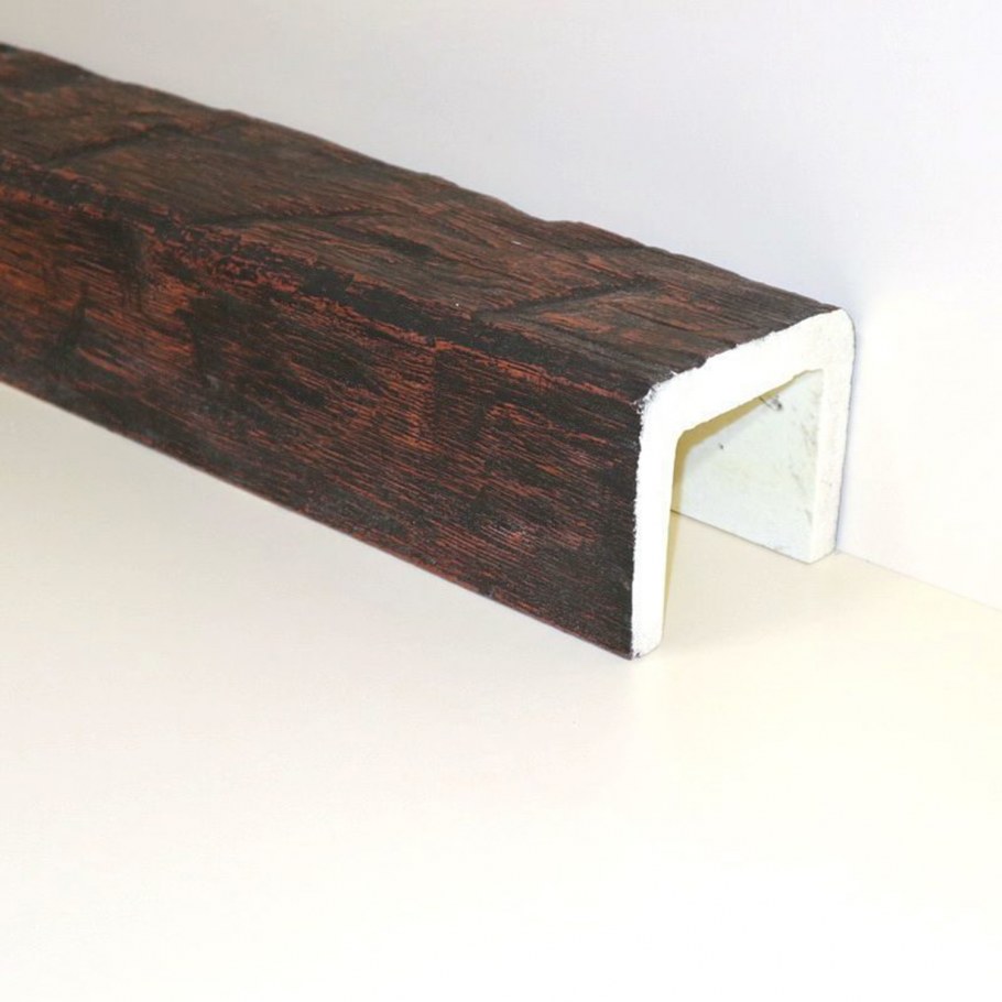 Потолок с деревянными балками