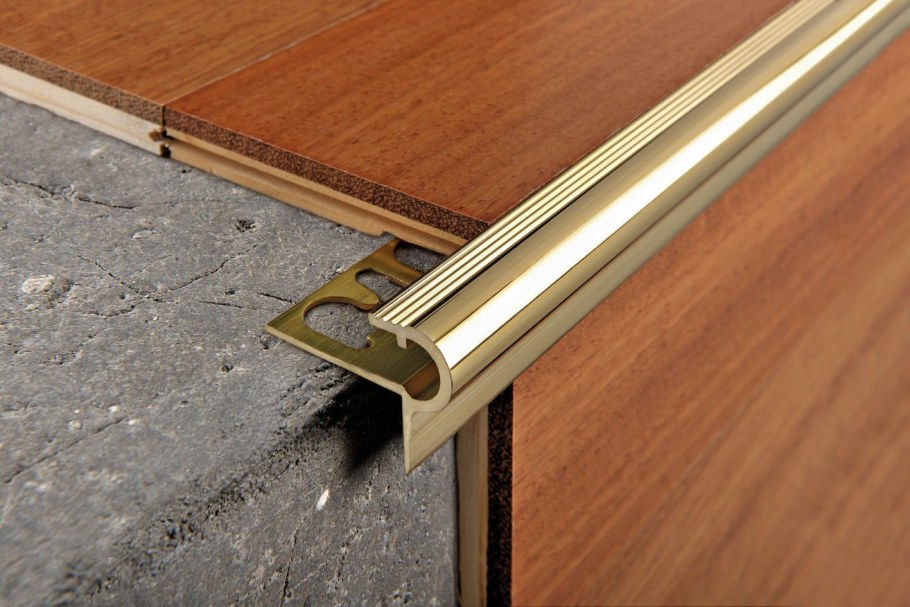 Латунный уголок 15х15х2700