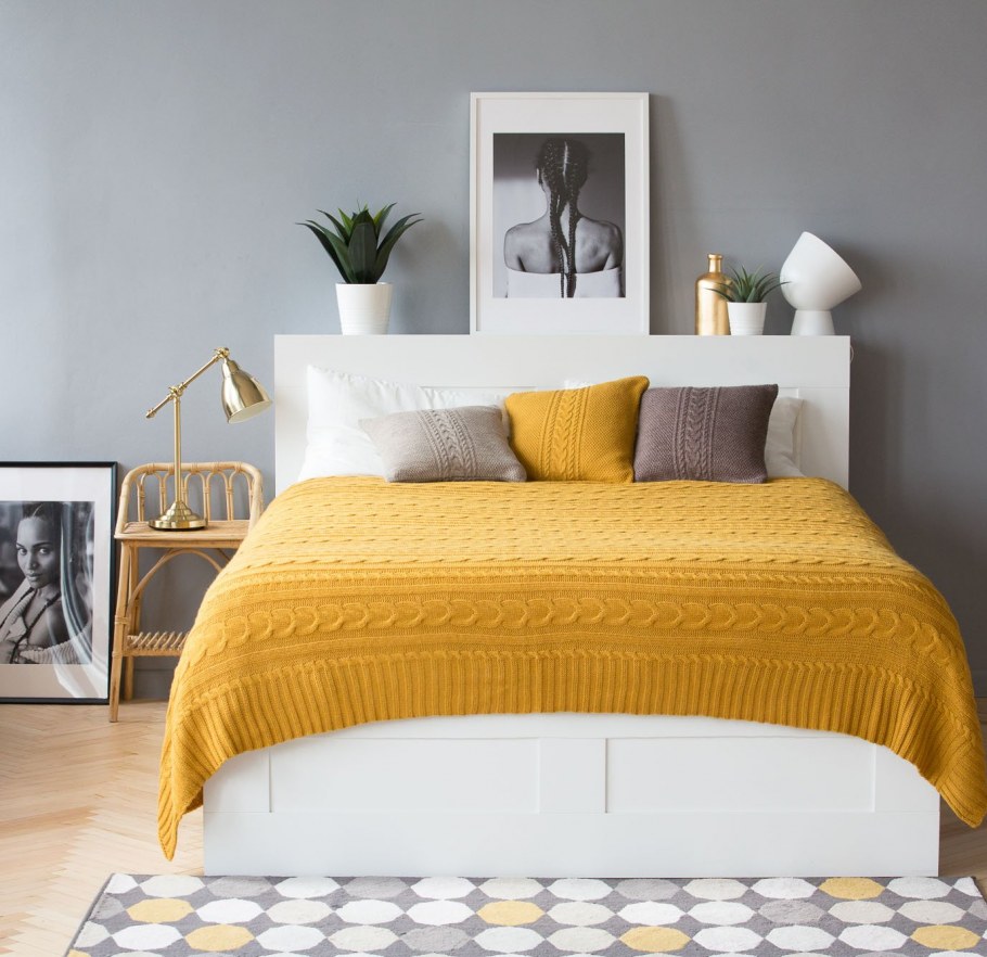 Спальня в горчичных тонах