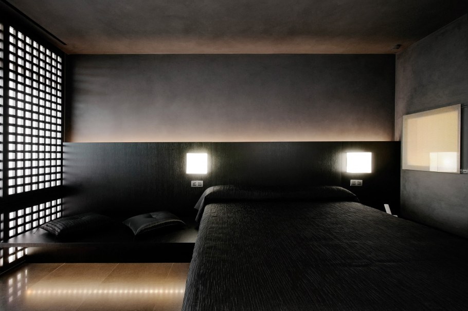 Спальня в темных тонах Минимализм