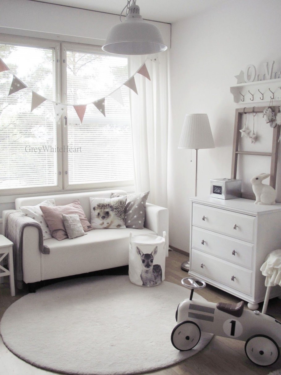 Детская в бело серых тонах