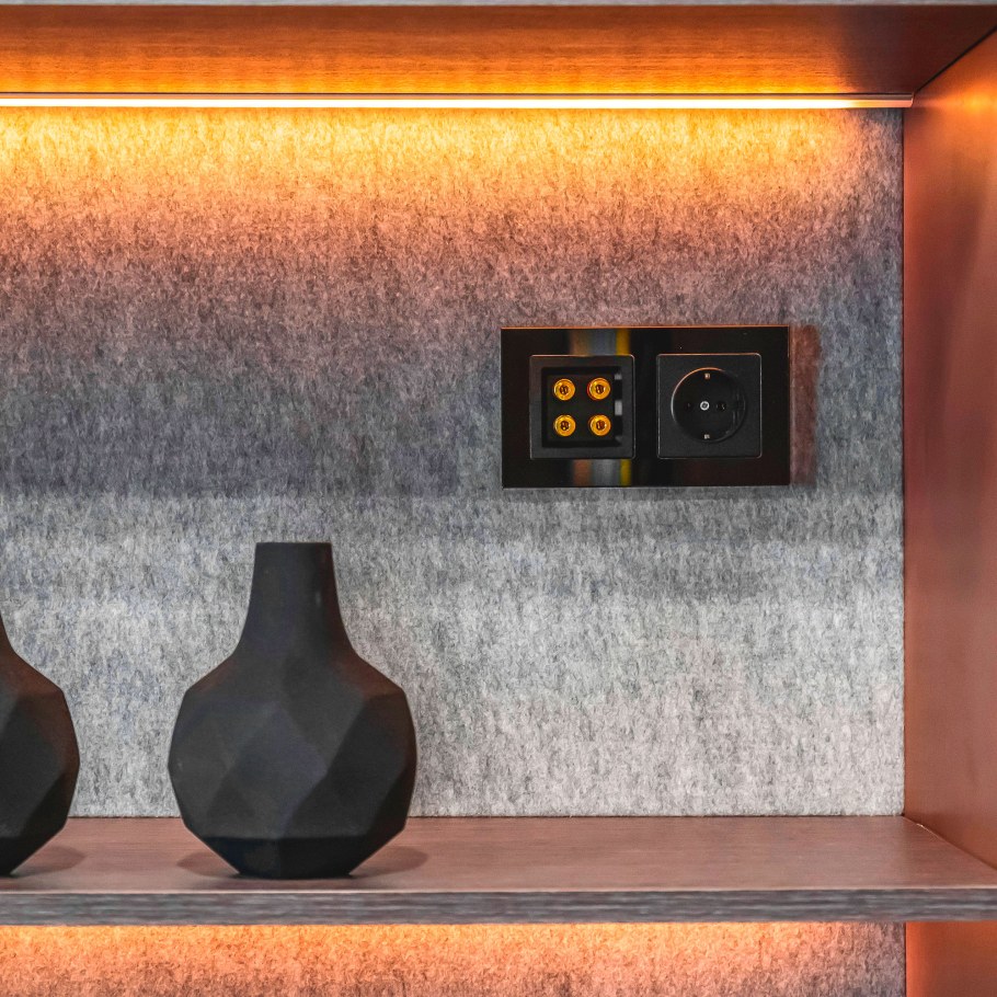 Розетка Werkel wl08-SKG-01-ip20,16а, с заземлением, черный