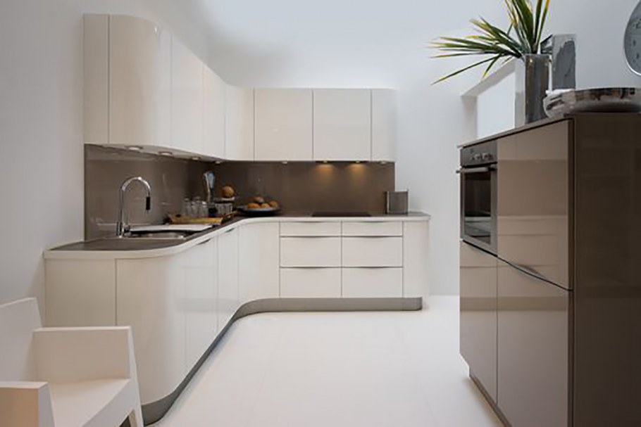 Кухни шоколадного цвета с молочным