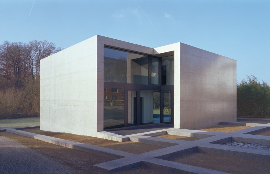 Одноэтажный дом с панорамными окнами