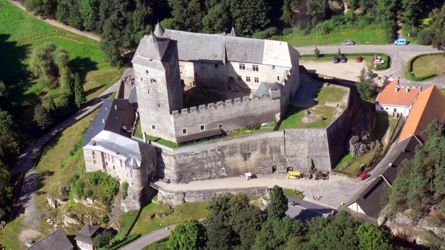 Шато французский средневековый замок