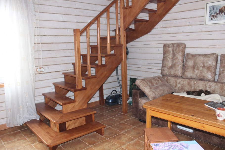 Лестница из массива сосны