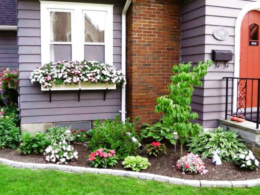 Декор участка перед домом