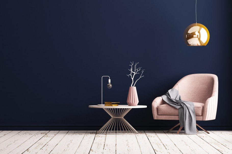 Интерьер с пустой стеной