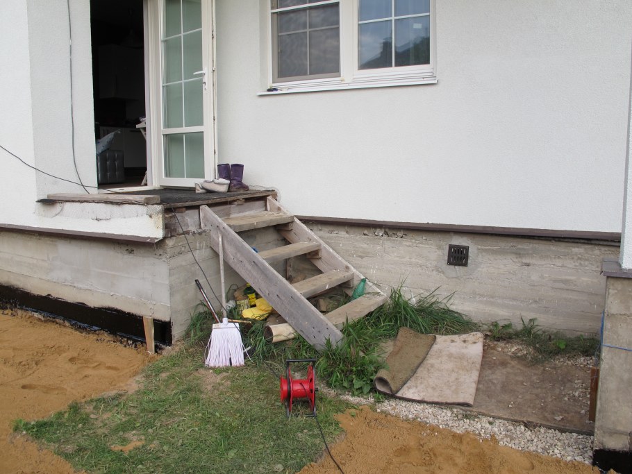Отмостка у крыльца