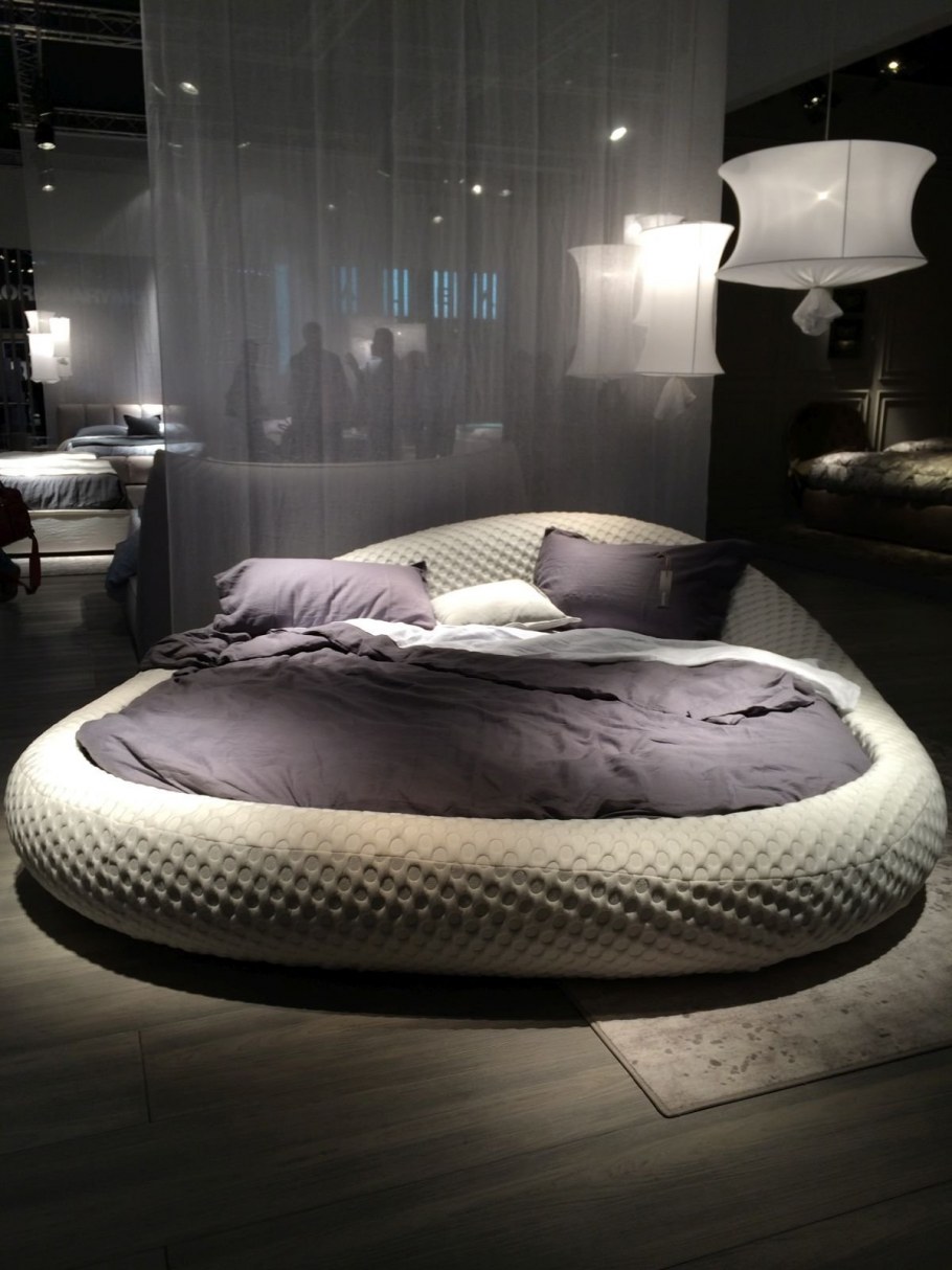 Круглая кровать