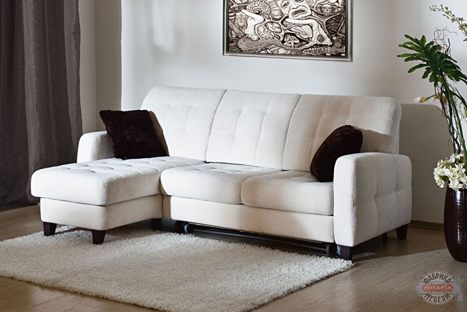 Комната с диваном