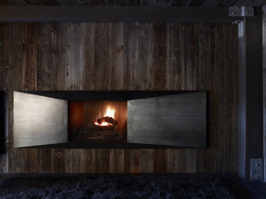 Обугленное дерево в интерьере