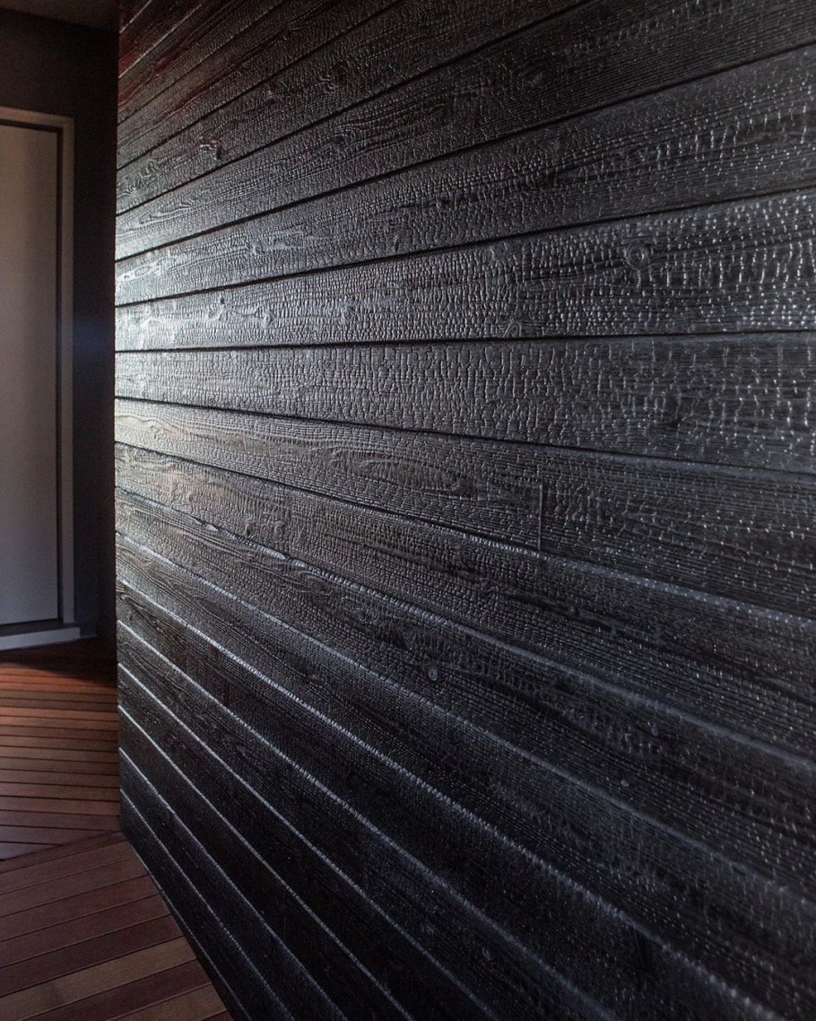 Жженое дерево в интерьере