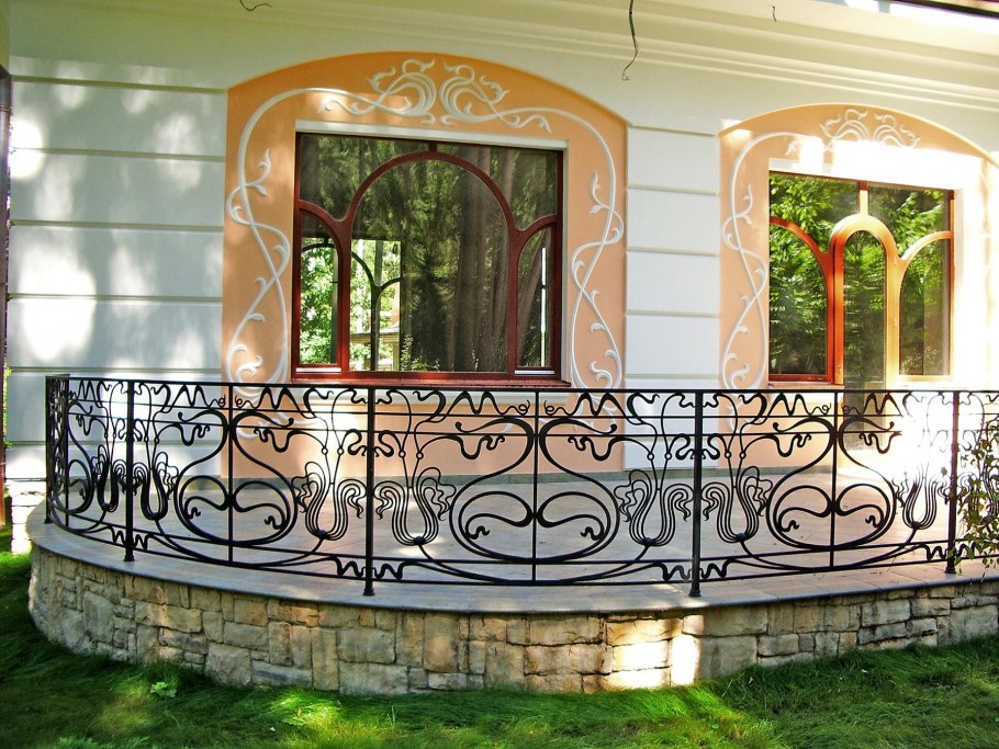 Кованые ограждения балконов и террас