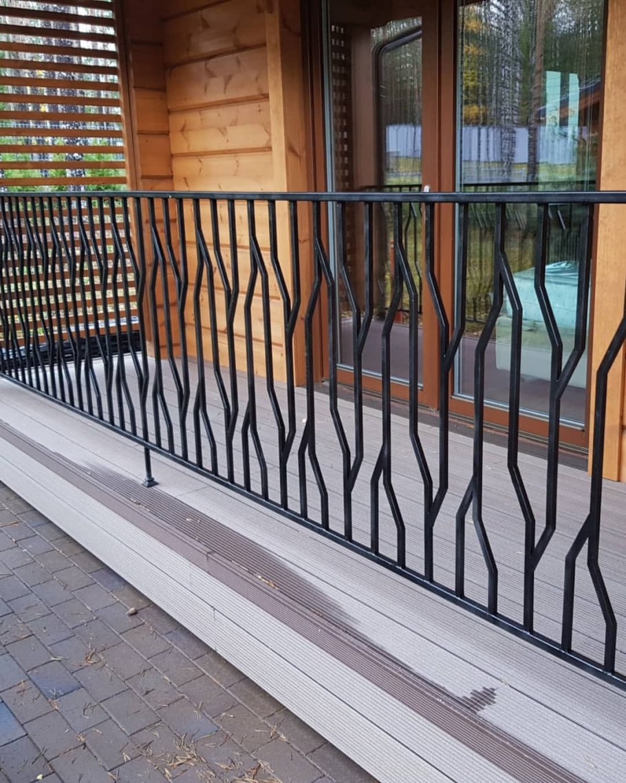 Кованые перила на веранде