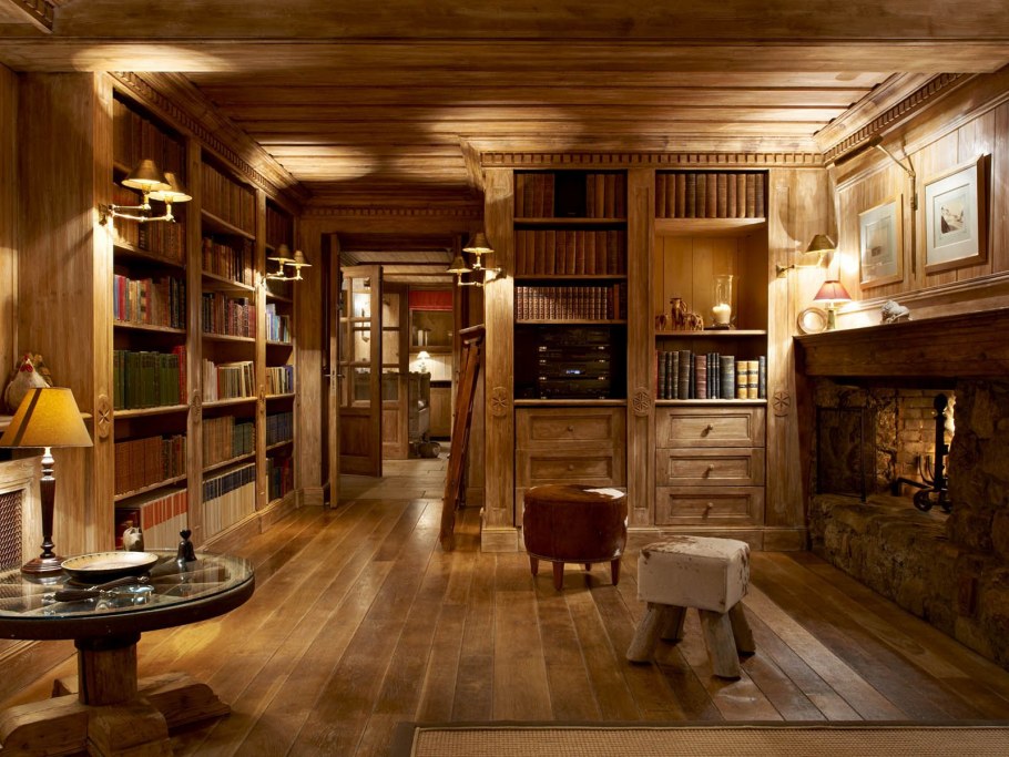 Библиотека в стиле Шале