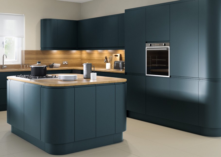 Черно оранжевая кухня