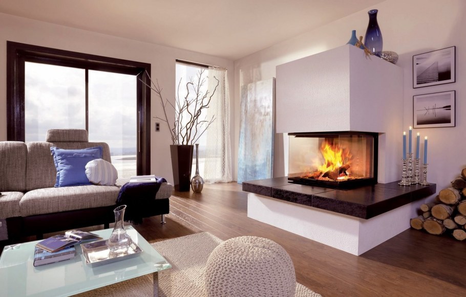 Современная гостиная с камином
