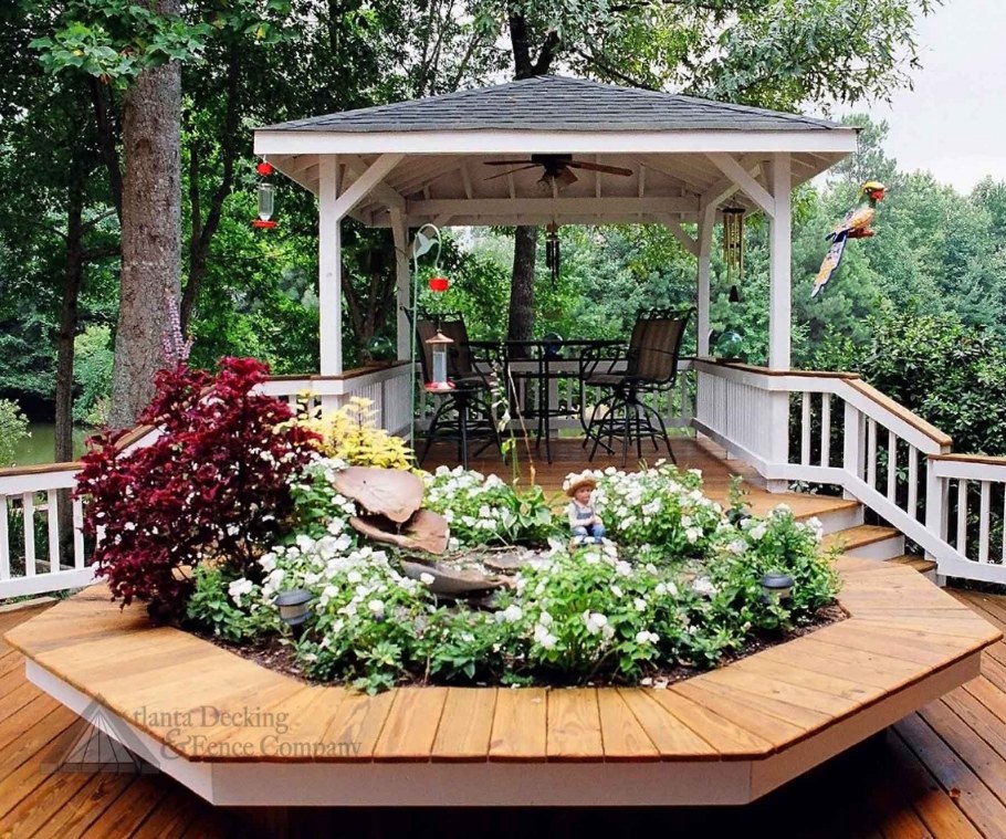 Беседка в саду