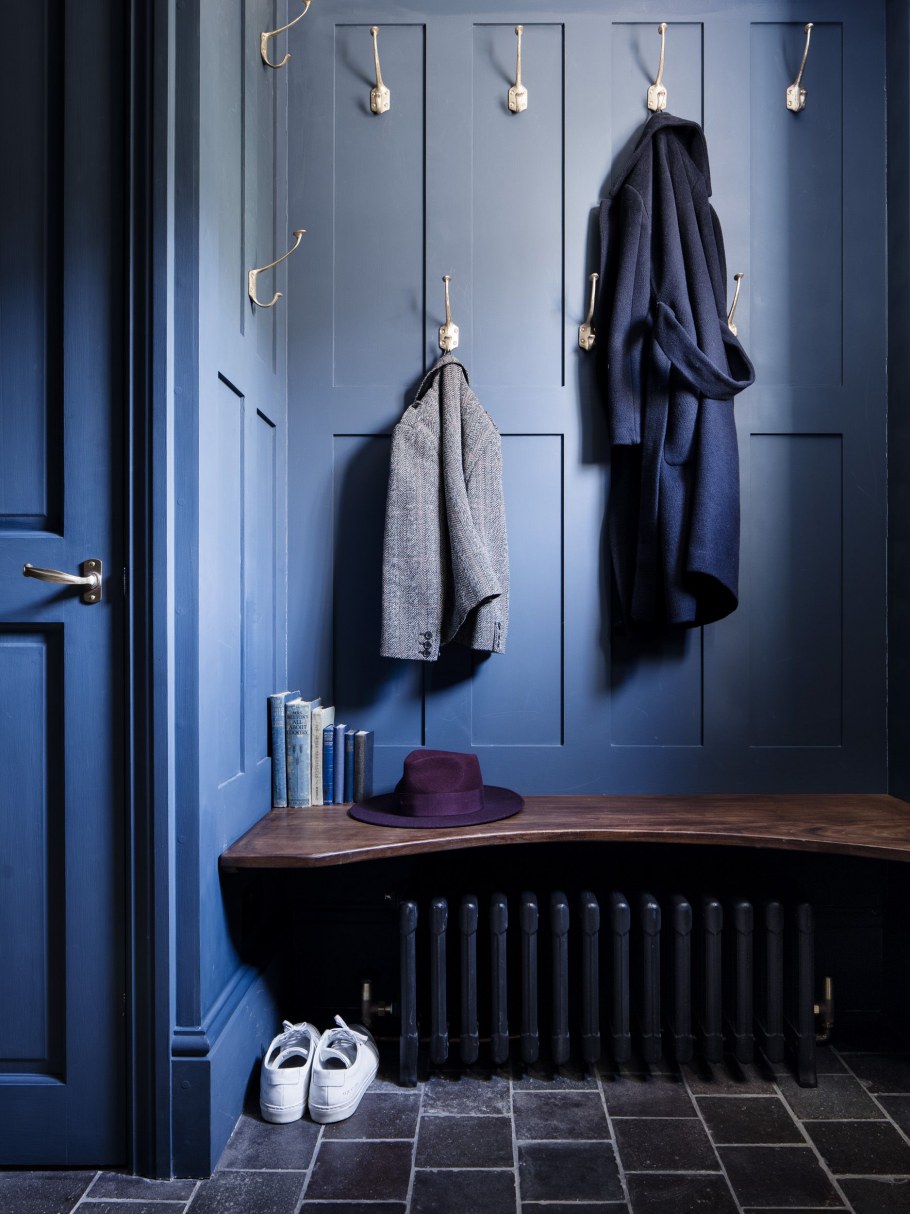 Прихожая тёмно синяя