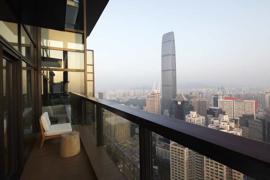 Вид с балкона на город