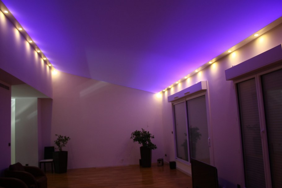 Потолок из гипсокартона увеличивающий пространство