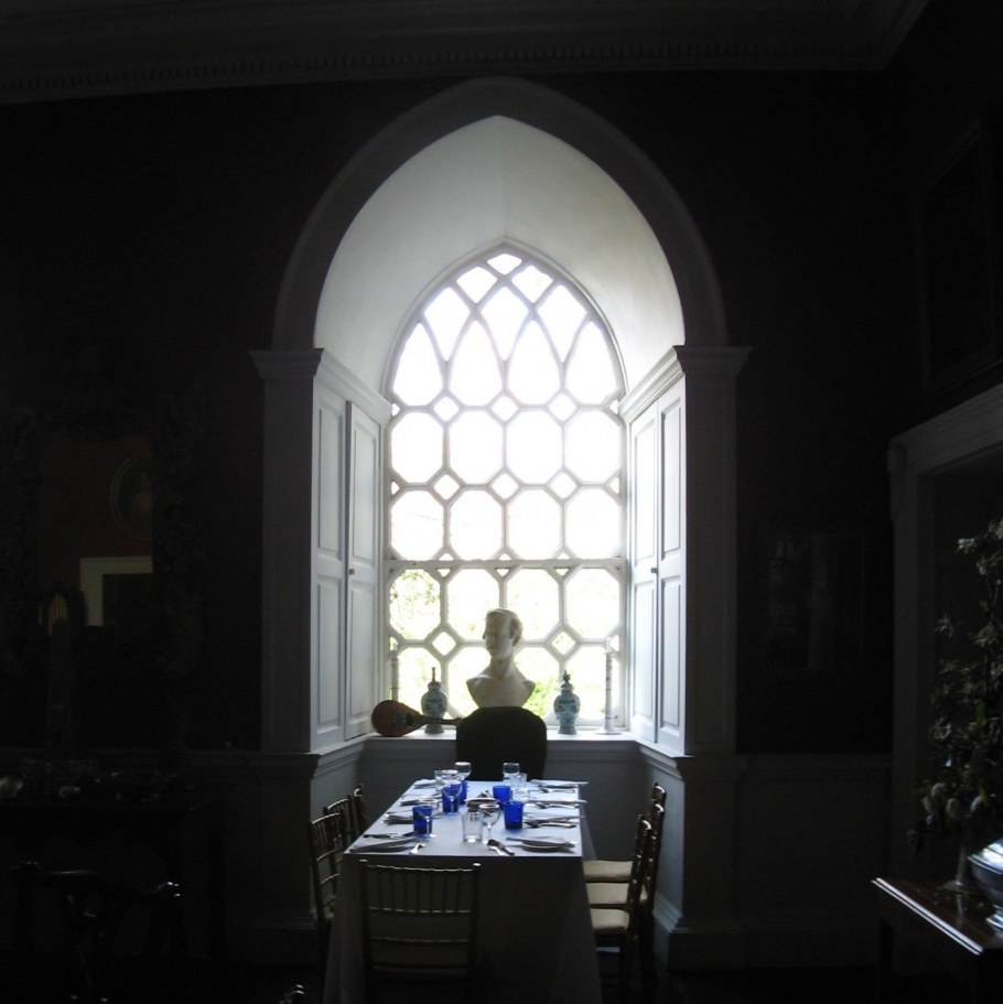 Готические окна в замке