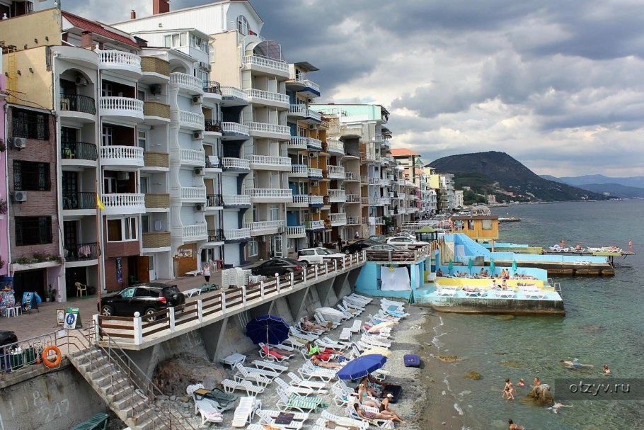 Поселок эллингов "Утес" в Алуште