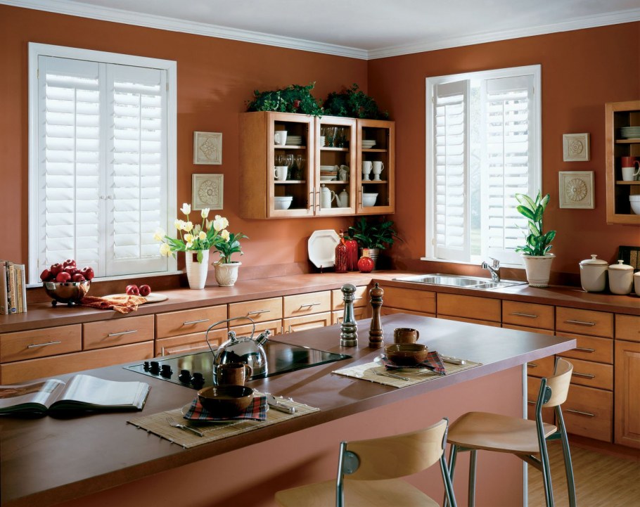 Оранжевые стены на кухне