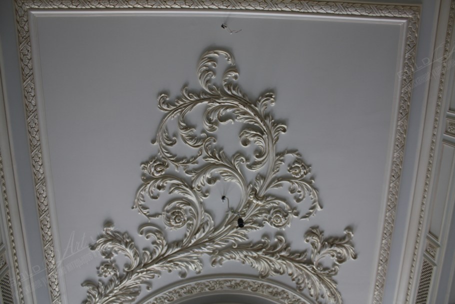 Лепнина на стенах