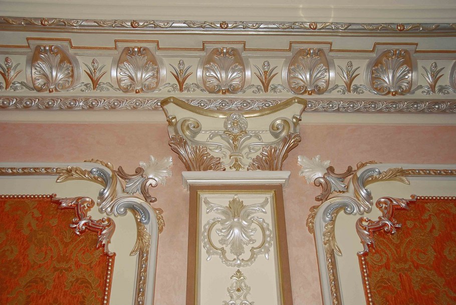 Лепнина на потолке