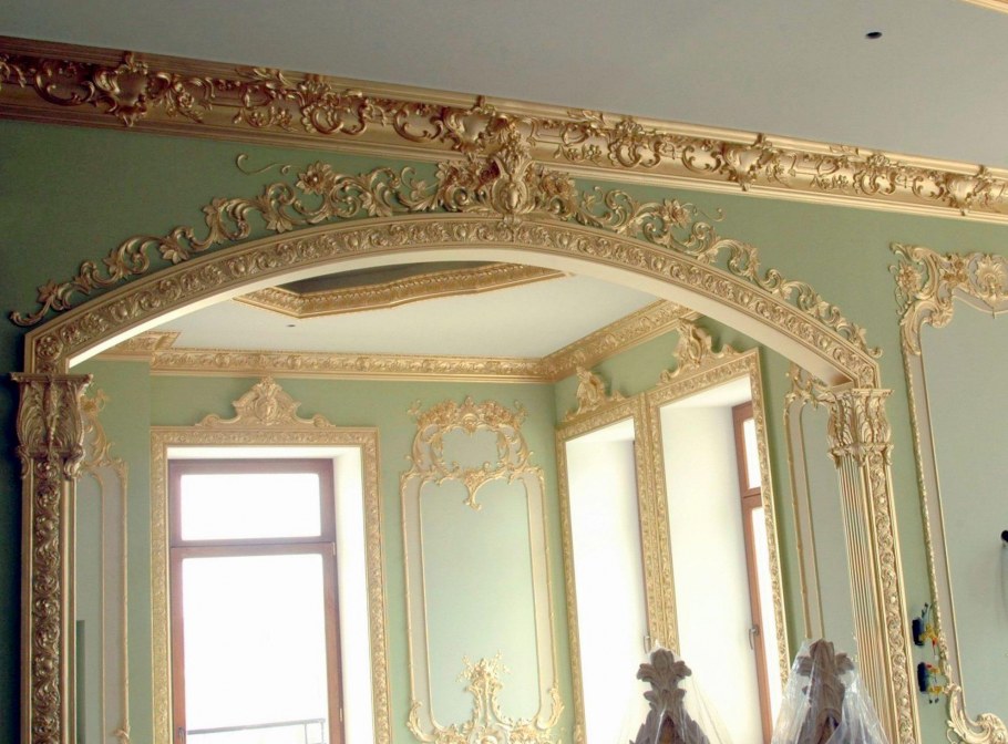 Лепнина на потолок под люстру