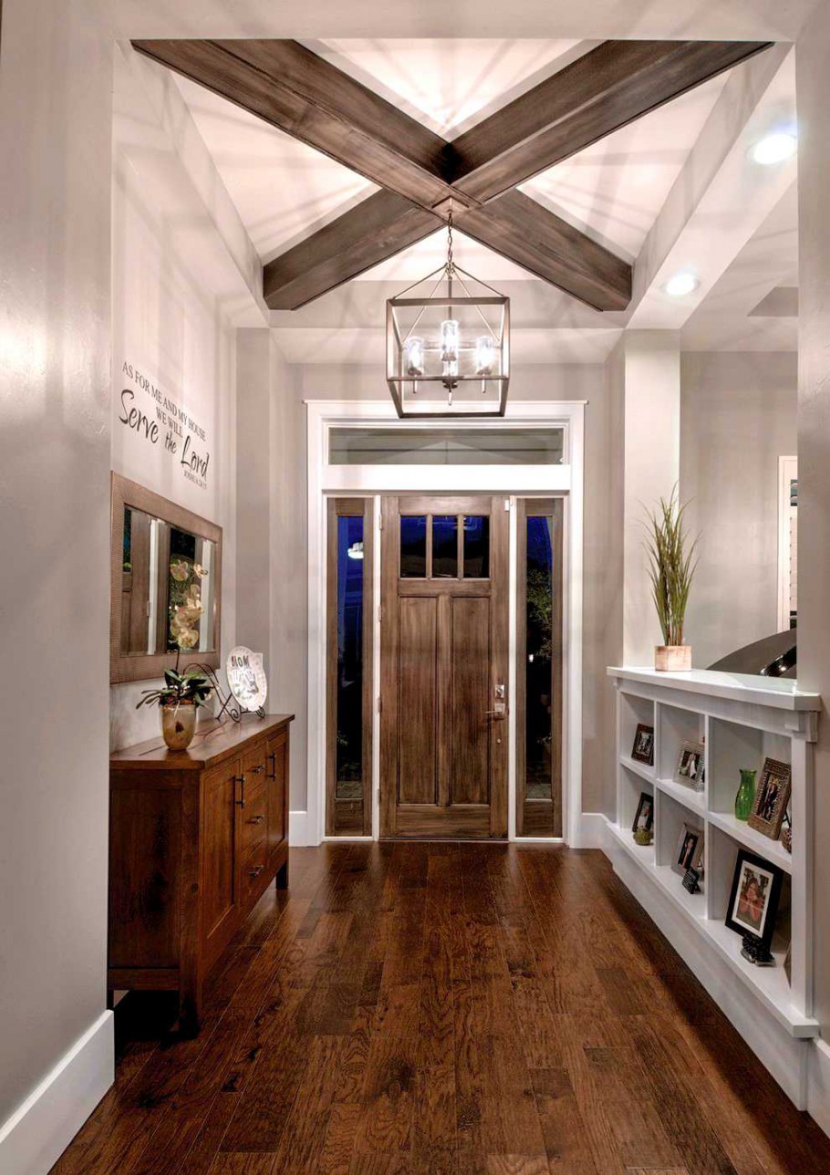 Гостиная с деревянными балками