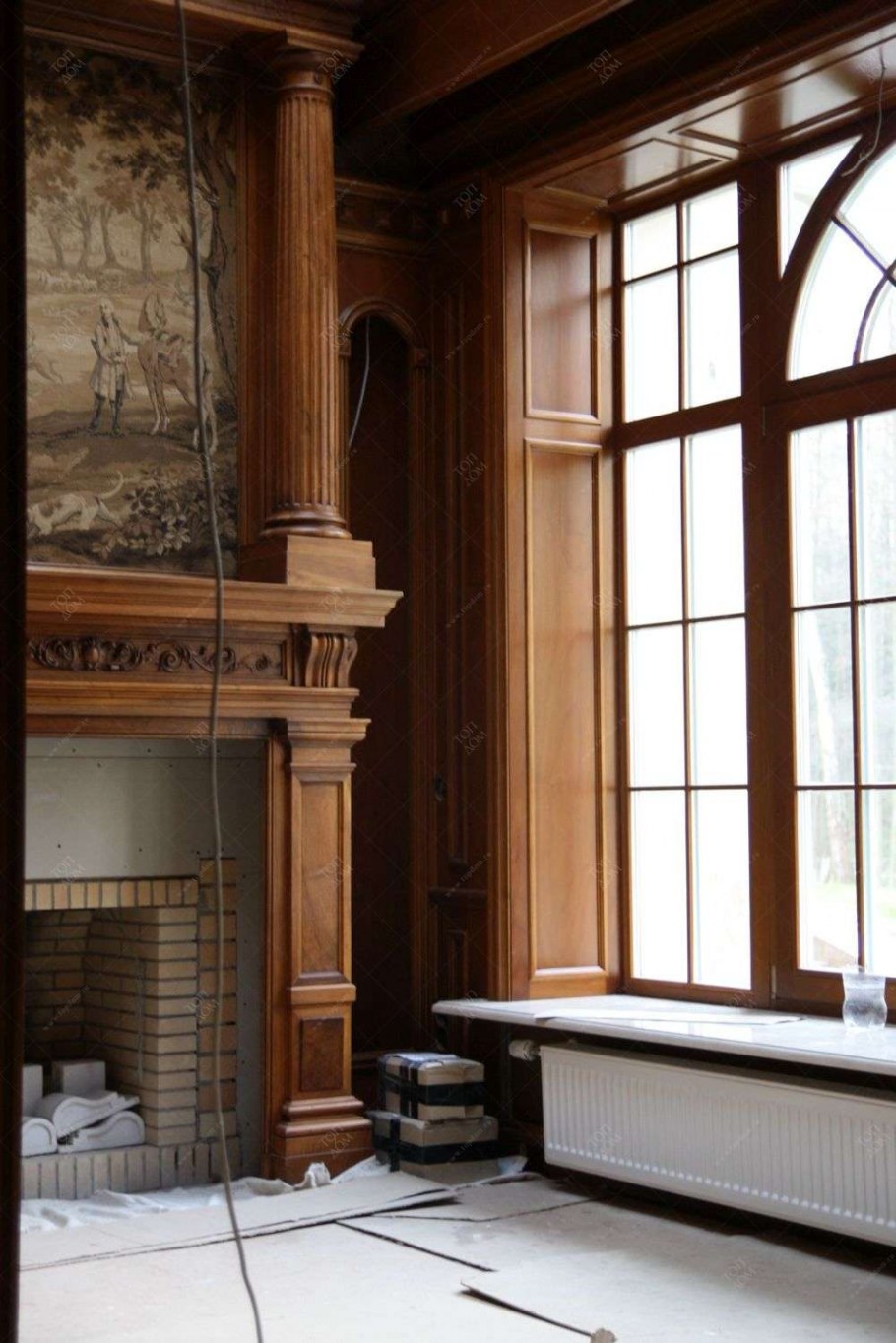 Витраж с колоннами