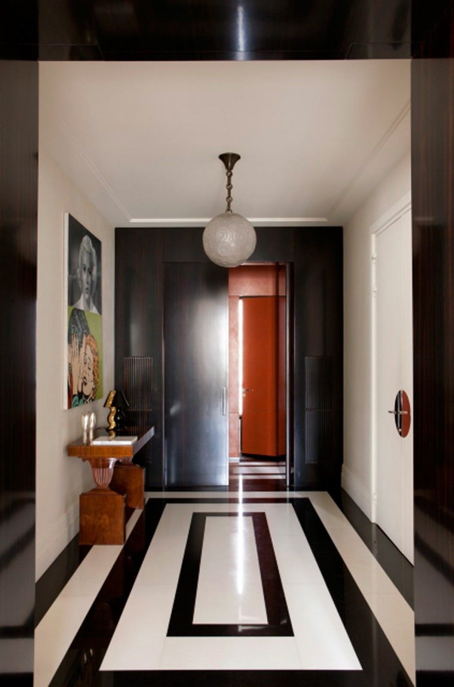 Черно белая плитка в прихожей