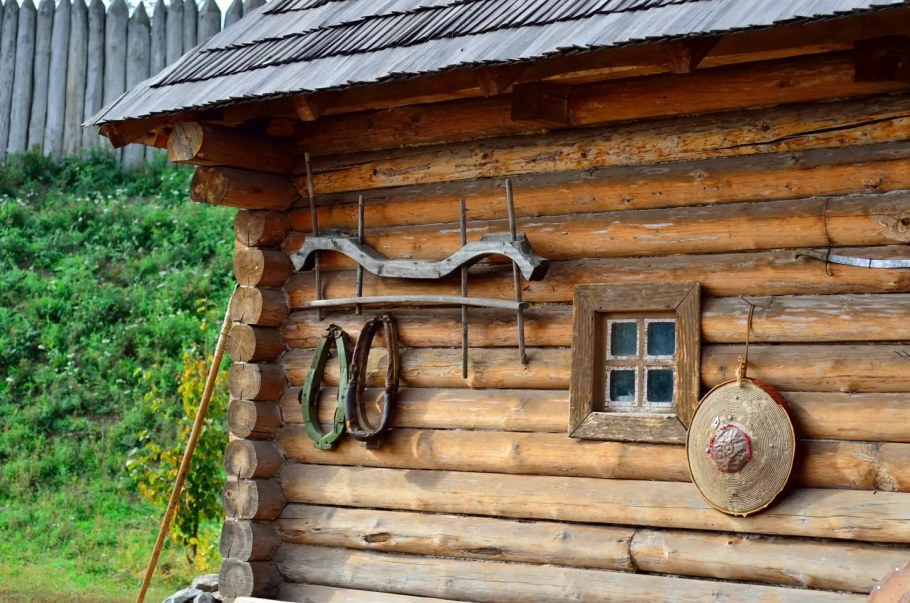 Скрипит калитка