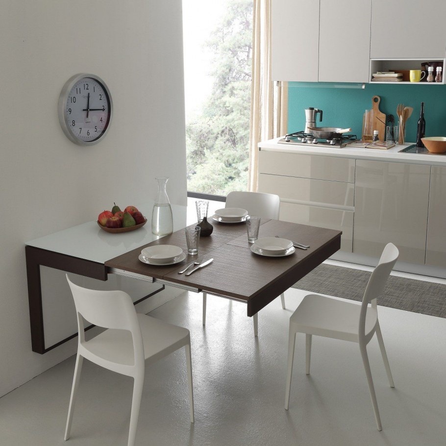 Обеденный стол для маленькой кухни