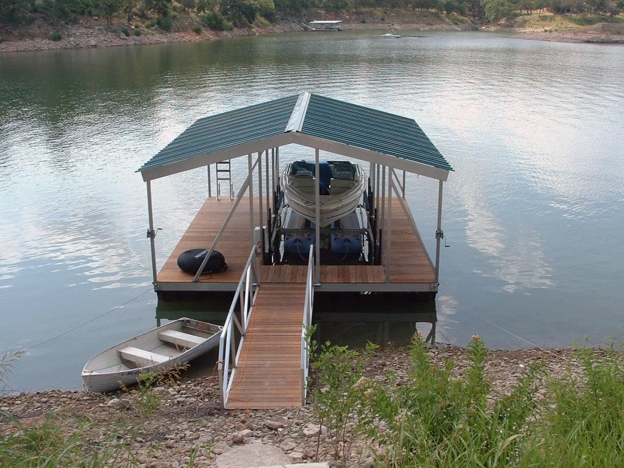 Плавучий гараж для лодки