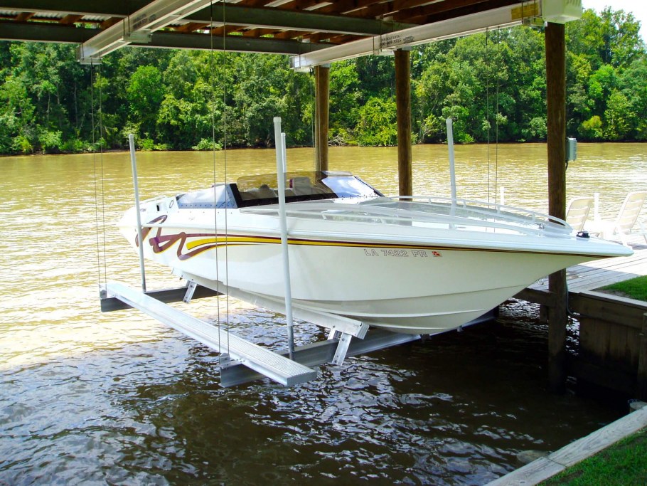 Гараж под катер