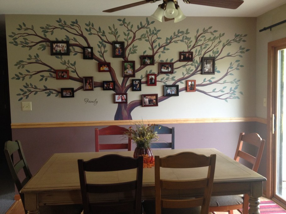 Украшение стен тарелками из путешествий