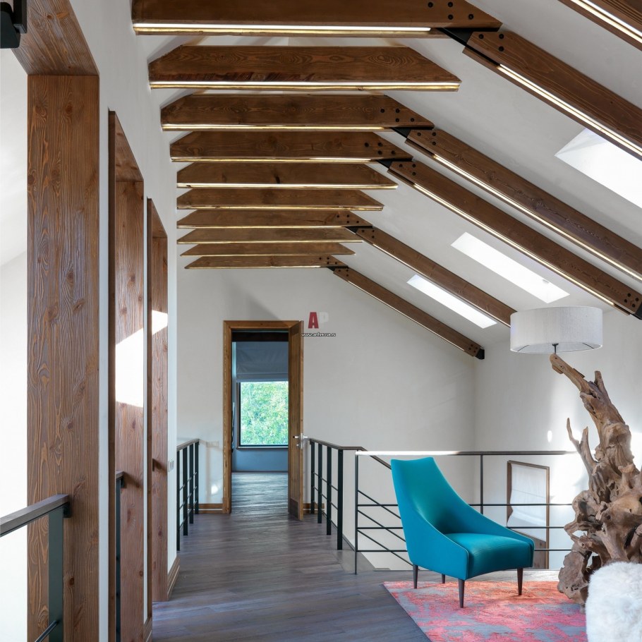 Мансардные балки в интерьере