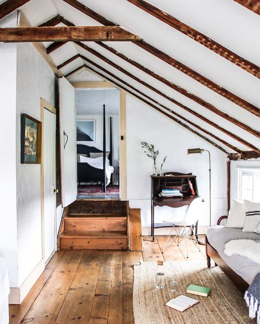 Комната на мансарде для подростка