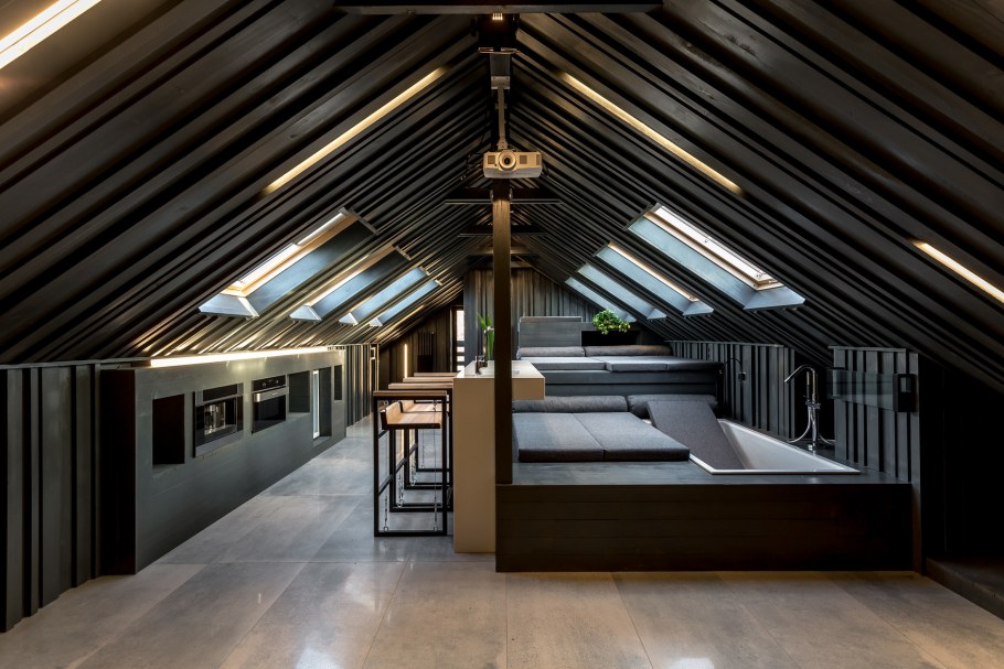 Камин на мансардном этаже