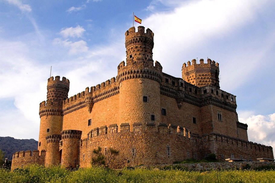 Замок Мансанарес-Эль-Реал