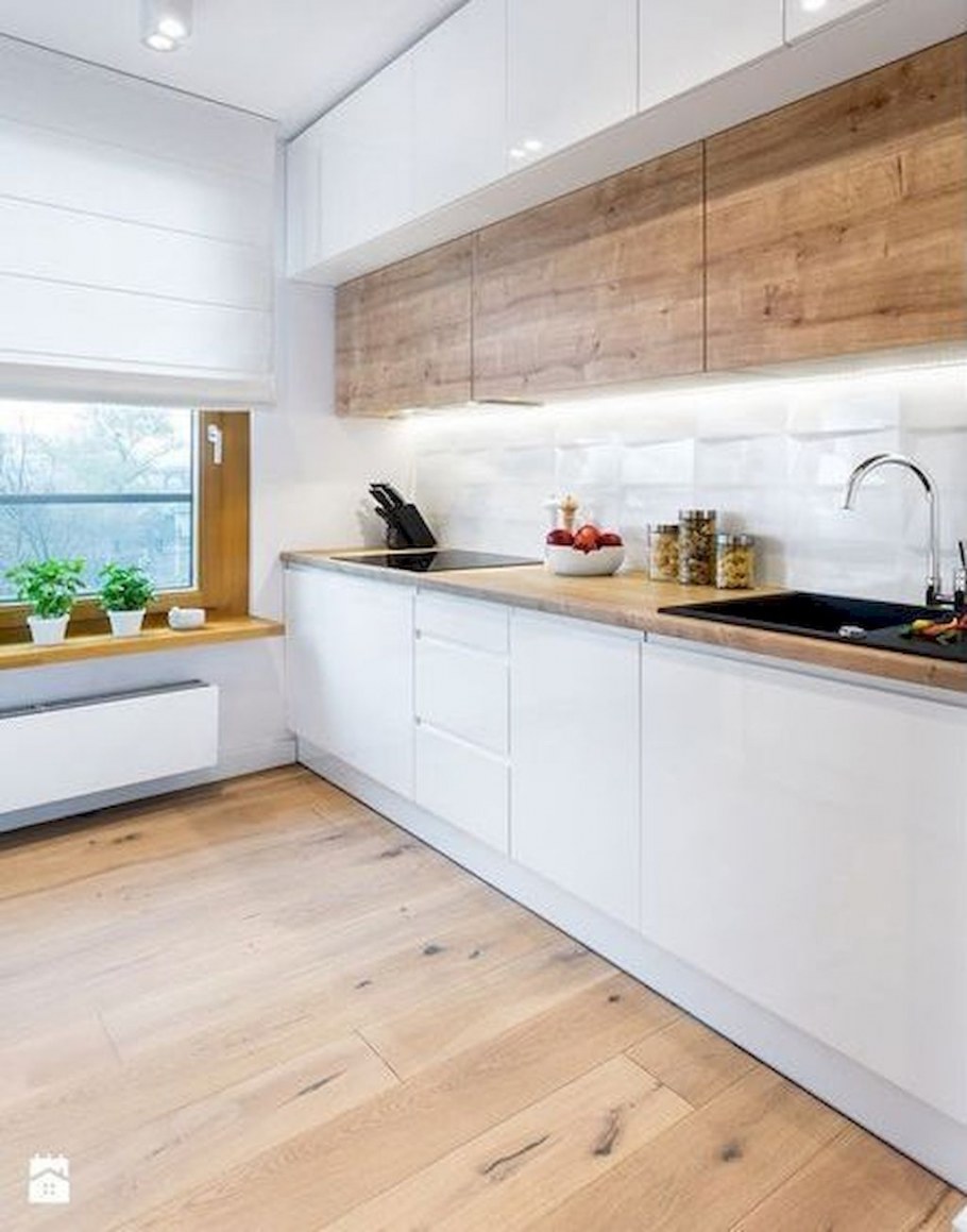 Кухня с деревянной столешницей