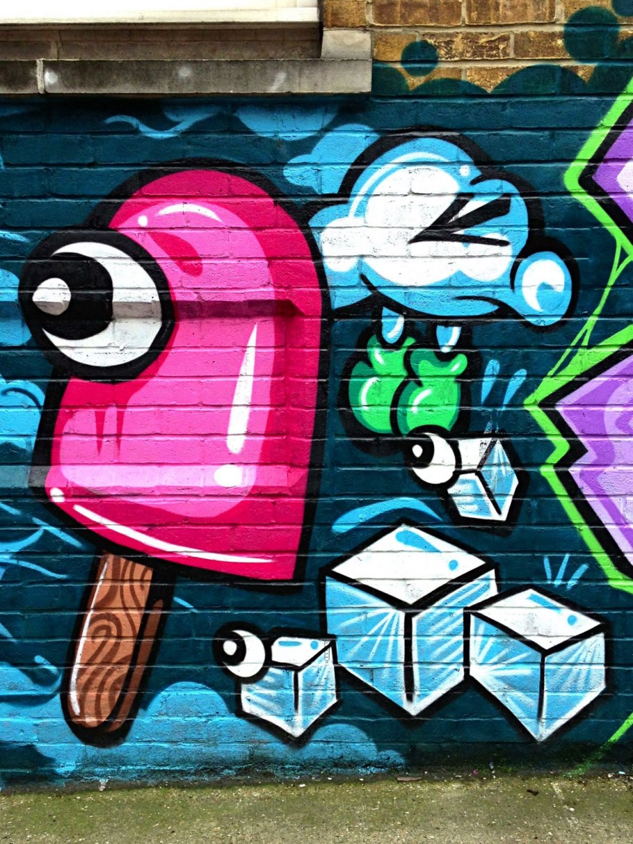 Рисование баллончиками на стене