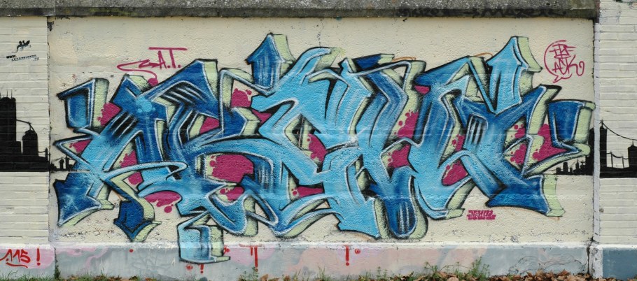 Граффити на бетонной стене